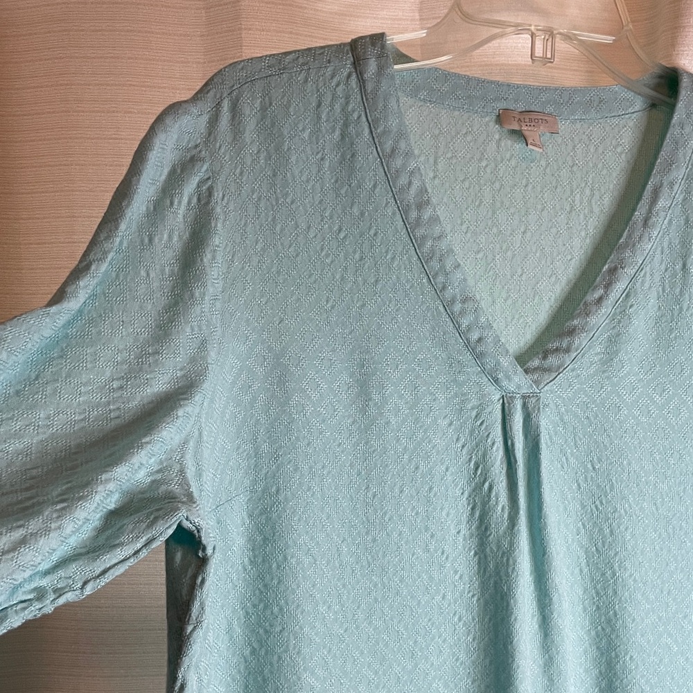 Talbots top in Aqua Blue | VNeck Blouse with 3/4 Sleeves | EUC | size Large